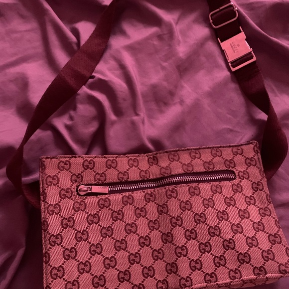 I have this gucci purse I no longer need I’m moving an im clearing up space - Picture 2 of 2